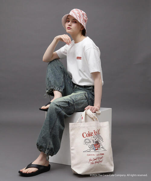 AVIREX（アヴィレックス）の「AVIREX / Coca-Cola 90'S CHARACTER BAG（トートバッグ・レディース・キナリ・FREE）」の14枚目の写真