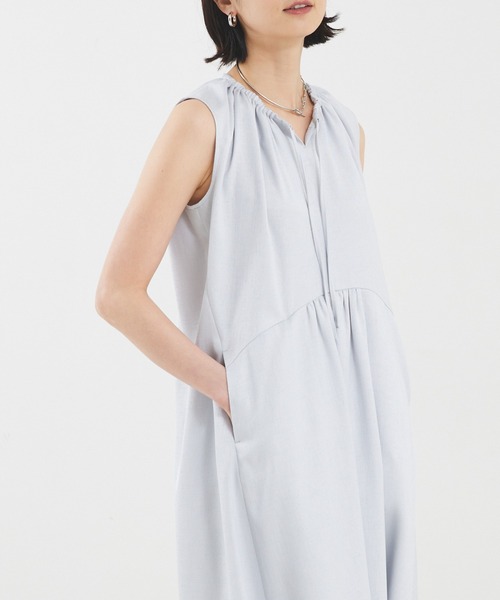 qualite（カリテ）の「リネンライクギャザーワンピース（ワンピース・レディース・ライトベージュ/ライトブルー/ブラック・36/38）」の3枚目の写真