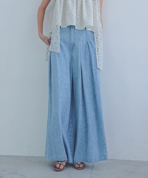 STUMBLY(スタンブリー)の「STUMBLY / linen denim tuck wide pants(リネンデニムタックワイドパンツ)(デニムパンツ・レディース・ブルー・36/38)」の4枚目の写真