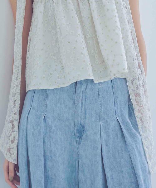 STUMBLY(スタンブリー)の「STUMBLY / linen denim tuck wide pants(リネンデニムタックワイドパンツ)(デニムパンツ・レディース・ブルー・36/38)」の5枚目の写真