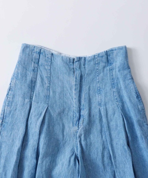 STUMBLY(スタンブリー)の「STUMBLY / linen denim tuck wide pants(リネンデニムタックワイドパンツ)(デニムパンツ・レディース・ブルー・36/38)」の10枚目の写真