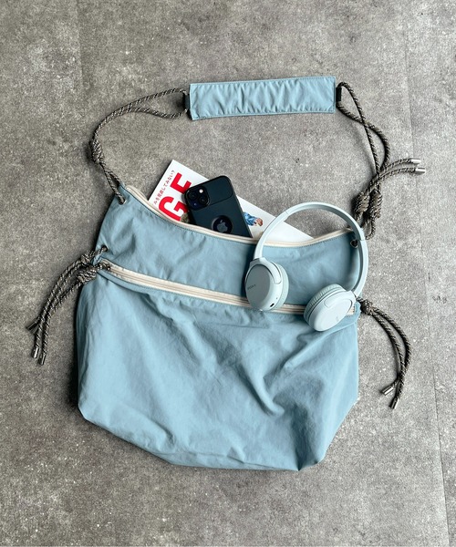 CPCM（シーピーシーエム）の「配色パラコードBIGショルダー（ショルダーバッグ・レディース・ブラック/アイボリー/ブルー・FREE）」の3枚目の写真