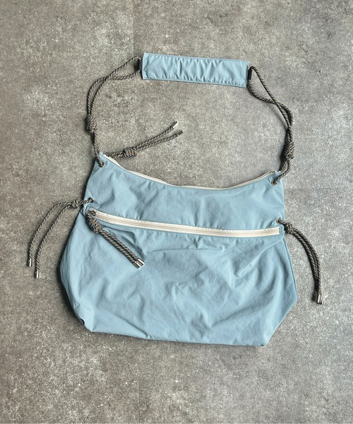 CPCM（シーピーシーエム）の「配色パラコードBIGショルダー（ショルダーバッグ・レディース・ブラック/アイボリー/ブルー・FREE）」の4枚目の写真