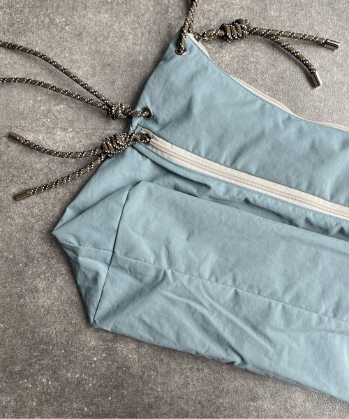 CPCM（シーピーシーエム）の「配色パラコードBIGショルダー（ショルダーバッグ・レディース・ブラック/アイボリー/ブルー・FREE）」の5枚目の写真