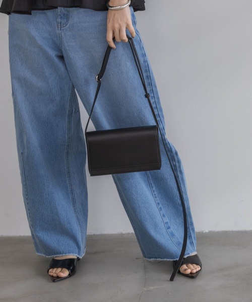 A part by(アパートバイ)の「スクエアミニショルダー(ショルダーバッグ・レディース・ブラック/ライトブルー・FREE)」の3枚目の写真