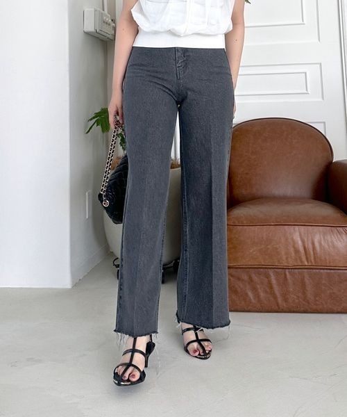 mysty woman（ミスティウーマン）の「【セルフカット可！美脚デニム】ストレートカットオフデニムパンツ 129880（デニムパンツ・レディース・ブラック/ブルー・SMALL/MEDIUM）」の21枚目の写真