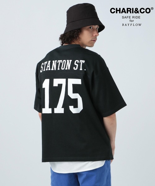 CHARI&CO（チャリアンドコー）の「【CHARI&CO SAFE RIDE for BAYFLOW】フットボールTシャツ（Tシャツ/カットソー・メンズ・チャコール/ライトベージュ・MEDIUM/LARGE）」の2枚目の写真