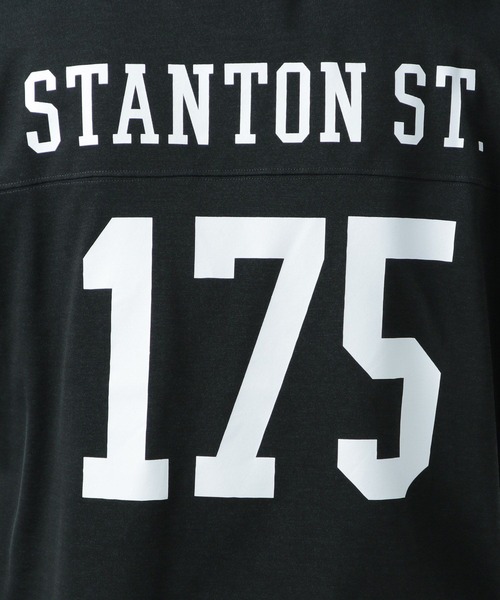 CHARI&CO（チャリアンドコー）の「【CHARI&CO SAFE RIDE for BAYFLOW】フットボールTシャツ（Tシャツ/カットソー・メンズ・チャコール/ライトベージュ・MEDIUM/LARGE）」の19枚目の写真