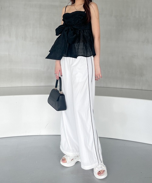 【正規品】　d.i.a. フェザーチャーム付き キャミソール 正規品】 d.i.a. フェザーチャーム付き キャミソール 正規品