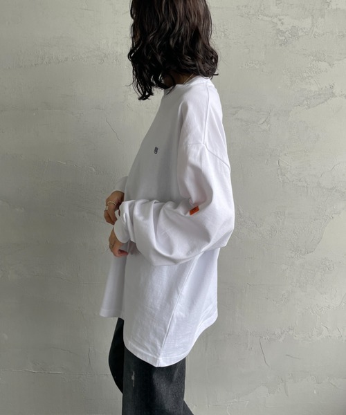 UNIVERSAL OVERALL（ユニバーサルオーバーオール）の「[UNIVERSAL OVERALL/ユニバーサルオーバーオール] 別注 ワンポイントロゴ刺繍 ロングスリーブTシャツ（Tシャツ/カットソー・レディース・ホワイト/グレー/ブラック/ネイビー/オートミール・M/S/L）」の6枚目の写真