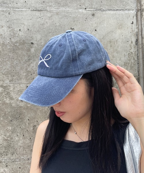 ROGER AND RAW(ロジャーアンドロウ)の「リボン刺繍キャップ(キャップ・レディース・ブラック/ネイビー・FREE)」の3枚目の写真