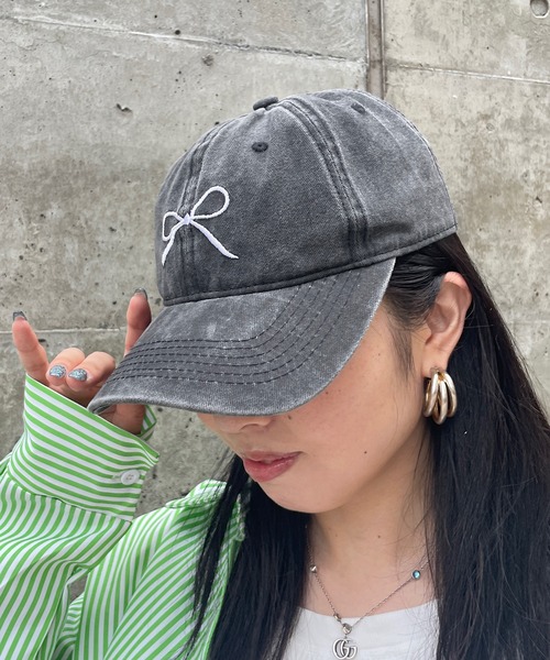 ROGER AND RAW(ロジャーアンドロウ)の「リボン刺繍キャップ(キャップ・レディース・ブラック/ネイビー・FREE)」の6枚目の写真