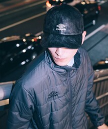 UMBRO（アンブロ）の「UMBRO/アンブロ SP PU LOGO CAP/別注 刺繍ロゴ キャップ（キャップ・メンズ）」