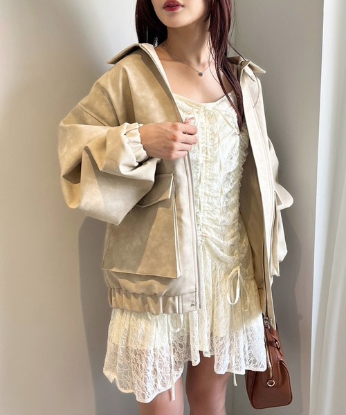 one after another NICE CLAUP（ワンアフターアナザーナイスクラップ）の「オーバーサイズ合皮ブルゾン（ライダースジャケット・レディース・ブラウン/ピンク/アイボリー/ブラック・FREE）」の6枚目の写真