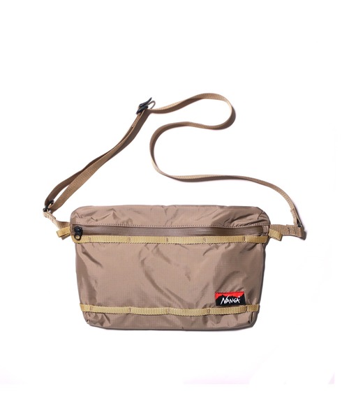 NANGA（ナンガ）の「AURORA TEX SACOCHE/オーロラテックス サコッシュ（ショルダーバッグ・メンズ・アイボリー/ブラック/グレー系その他/ブラウン系その他/ブラウン系その他2・FREE）」の4枚目の写真