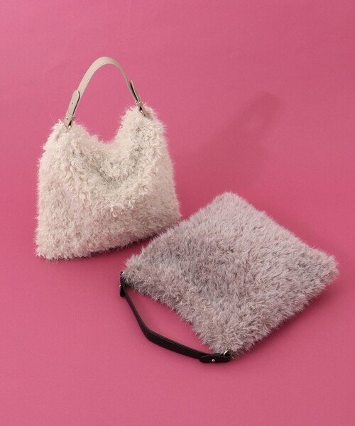 NOLLEY’S（ノーリーズ）の「フェイクファーワンショルダーバッグ（ショルダーバッグ・レディース・オフホワイト/グレー・FREE）」の4枚目の写真