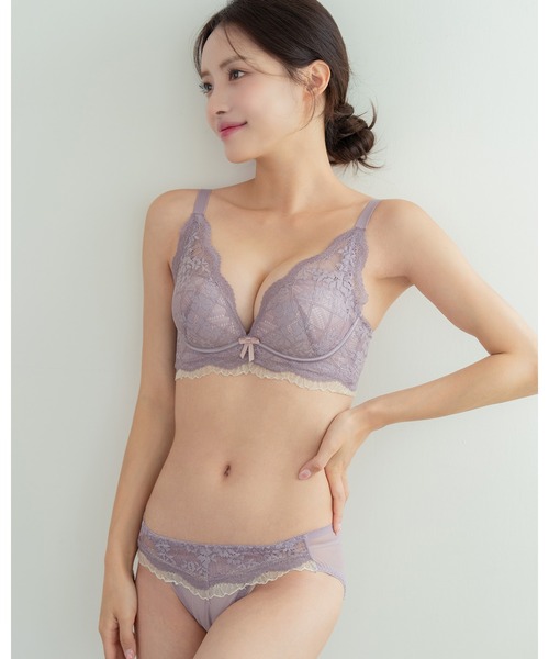 RADIANNE（ラディアンヌ）の「まるでワイヤーブラのような「憧れのくっきり谷間」を、1日中キープ！オーラメイク まるっ盛りレースブラ＆ショーツ/【ブラ&ショーツセット】（ブラ&ショーツ・レディース・パープル/ピンク/ブラック/オリーブ・S/2L/L/M）」の3枚目の写真