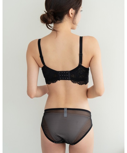 RADIANNE（ラディアンヌ）の「まるでワイヤーブラのような「憧れのくっきり谷間」を、1日中キープ！オーラメイク まるっ盛りレースブラ＆ショーツ/【ブラ&ショーツセット】（ブラ&ショーツ・レディース・パープル/ピンク/ブラック/オリーブ・S/2L/L/M）」の22枚目の写真