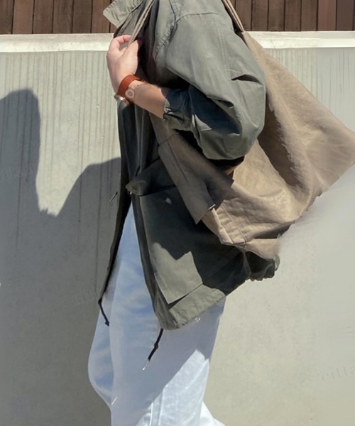 Dalfwin(ダールフィン)の「韓国ファッション フィッシュテールオーバーサイズミリタリーブルゾン(ブルゾン・レディース・カーキ/ブラック・FREE)」の19枚目の写真