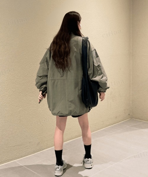 Dalfwin(ダールフィン)の「韓国ファッション フィッシュテールオーバーサイズミリタリーブルゾン(ブルゾン・レディース・カーキ/ブラック・FREE)」の17枚目の写真