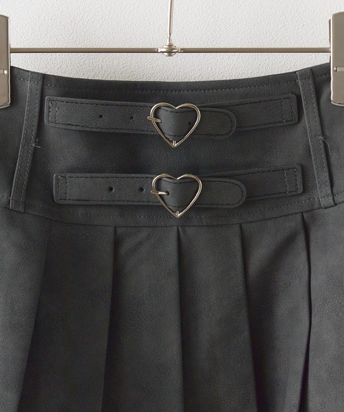 Chick(チック)の「Fake Leather Pleats Mini Skirt / フェイクレザープリーツミニスカート(スカート・レディース・グレー/ブラウン・L/M)」の3枚目の写真
