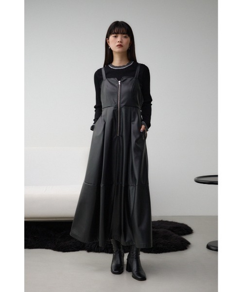 AZUL by moussy（アズールバイマウジー）の「フェイクレザーZIPジャンパースカート（ジャンパースカート・レディース・ブラック/ライトベージュ・SMALL/MEDIUM）」の5枚目の写真