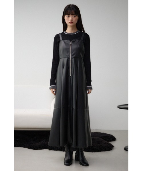AZUL by moussy（アズールバイマウジー）の「フェイクレザーZIPジャンパースカート（ジャンパースカート・レディース・ブラック/ライトベージュ・SMALL/MEDIUM）」の6枚目の写真