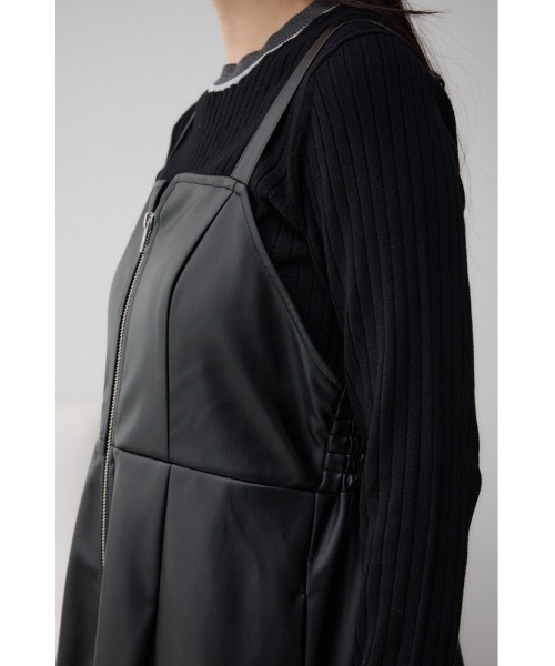 AZUL by moussy（アズールバイマウジー）の「フェイクレザーZIPジャンパースカート（ジャンパースカート・レディース・ブラック/ライトベージュ・SMALL/MEDIUM）」の11枚目の写真