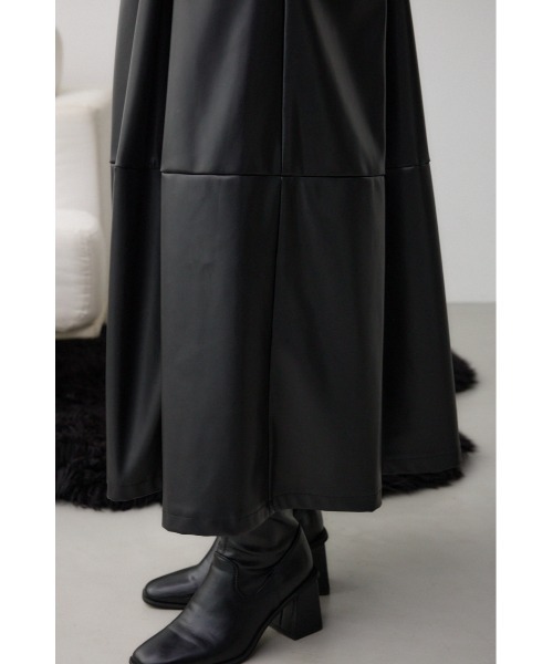 AZUL by moussy（アズールバイマウジー）の「フェイクレザーZIPジャンパースカート（ジャンパースカート・レディース・ブラック/ライトベージュ・SMALL/MEDIUM）」の13枚目の写真