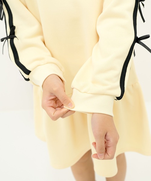 Bee des Bee(ビーデスビー)の「ラインリボン長袖ワンピース(ワンピース・キッズ・杢グレー/アイボリー/ブラック/ピンク/ライトブルー/ブラック×ピンク・110cm/150cm/140cm/130cm/100cm/120cm)」の13枚目の写真