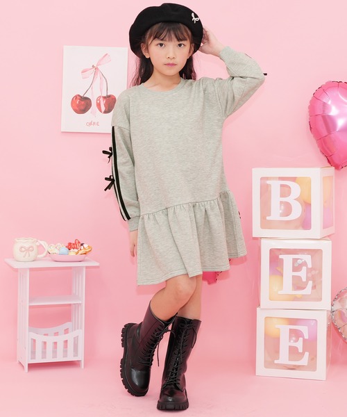 Bee des Bee(ビーデスビー)の「ラインリボン長袖ワンピース(ワンピース・キッズ・杢グレー/アイボリー/ブラック/ピンク/ライトブルー/ブラック×ピンク・110cm/150cm/140cm/130cm/100cm/120cm)」の20枚目の写真
