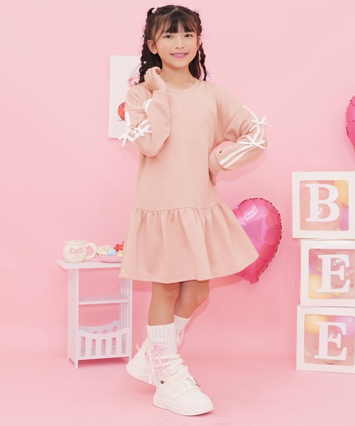 Bee des Bee(ビーデスビー)の「ラインリボン長袖ワンピース(ワンピース・キッズ・杢グレー/アイボリー/ブラック/ピンク/ライトブルー/ブラック×ピンク・110cm/150cm/140cm/130cm/100cm/120cm)」の16枚目の写真
