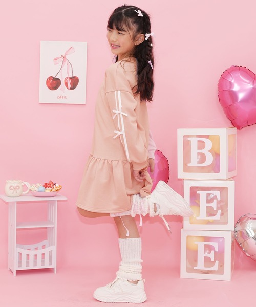 Bee des Bee(ビーデスビー)の「ラインリボン長袖ワンピース(ワンピース・キッズ・杢グレー/アイボリー/ブラック/ピンク/ライトブルー/ブラック×ピンク・110cm/150cm/140cm/130cm/100cm/120cm)」の15枚目の写真