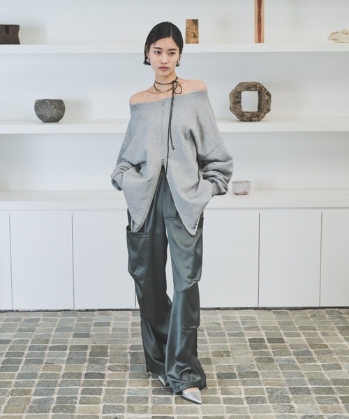 AIC.（エーアイシー）の「オフショルダーカットオフスウェットトップス 