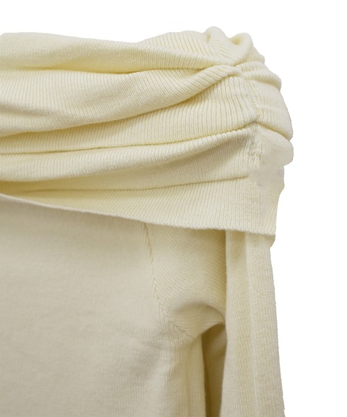 Reurie'(レウリィ)の「【ZOZO限定】オフショルダーニットトップス/offshoulder knit top 長袖 シンプル きれいめ 大人カジュアル レディライク 韓国 ワンホン アイボリー(ニット/セーター・レディース・アイボリー・FREE)」の2枚目の写真