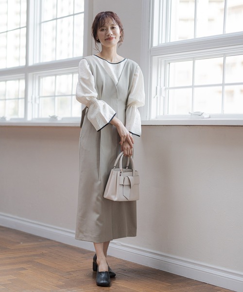 mysty woman（ミスティウーマン）の「バイカラー2WAYブラウス2　291383（シャツ/ブラウス・レディース・ブラック/グレイッシュベージュ/オフホワイト・FREE）」の9枚目の写真