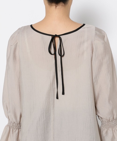 mysty woman（ミスティウーマン）の「バイカラー2WAYブラウス2　291383（シャツ/ブラウス・レディース・ブラック/グレイッシュベージュ/オフホワイト・FREE）」の15枚目の写真