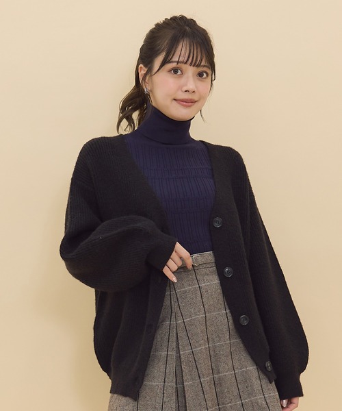 REDYAZEL(レディアゼル)の「Vネックカーディガン(カーディガン/ボレロ・レディース・ピンク/ブラック/オフホワイト・FREE)」の15枚目の写真