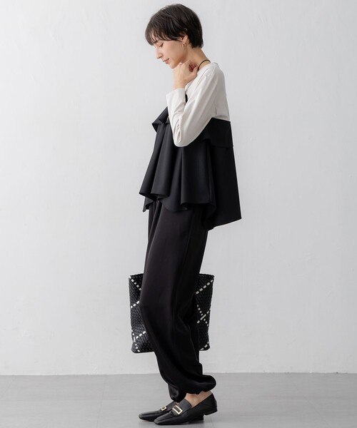 23区 S(ニジュウサンクチイサイサイズ)の「【洗える】ドレープサテン 2WAY ドロスト パンツ(その他パンツ・レディース・ブラック系/カーキ系/ベージュ系・34/32/30)」の12枚目の写真