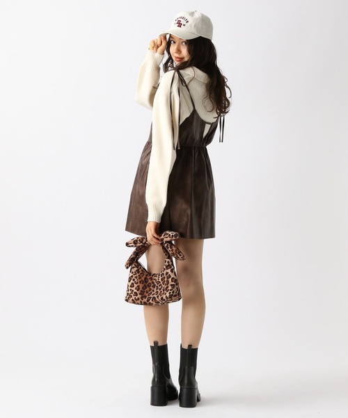 FOREVER 21（フォーエバー トゥエンティーワン）の「【2025SS】フェイクレザー2WAYチュニックワンピース（ワンピース・レディース・ブラウン/ブラック・MEDIUM/SMALL）」の10枚目の写真