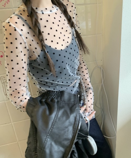 SHEPP(シープ)の「ドット柄長袖シアートップス(Tシャツ/カットソー・レディース・ブラック/アイボリー・F)」の2枚目の写真