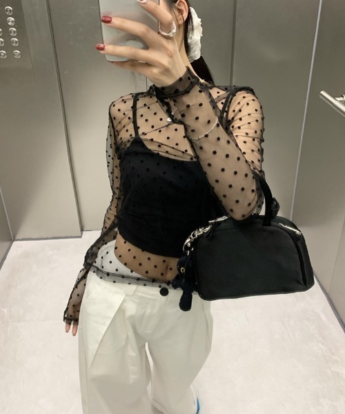 SHEPP(シープ)の「ドット柄長袖シアートップス(Tシャツ/カットソー・レディース・ブラック/アイボリー・F)」の1枚目の写真