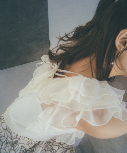 SNIDEL(スナイデル)の「ノースリフリルブラウス(シャツ/ブラウス・レディース・サックスブルー/ブラック/アイボリー/ピンク・FREE)」の6枚目の写真