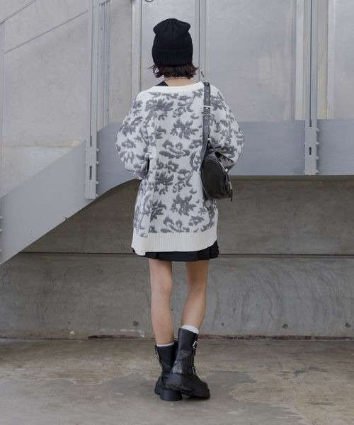 PAGEBOY（ページボーイ）の「3Dフラワージャガードカーディガン（カーディガン/ボレロ・レディース・オフホワイト/ブラック/ブルー系その他・FREE）」の7枚目の写真