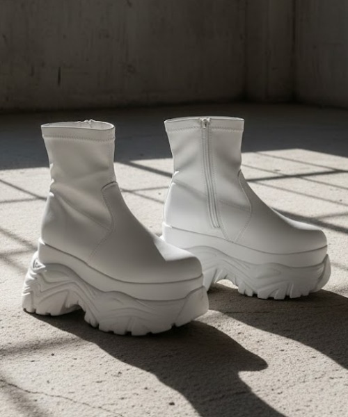 LOVEHUNTER（ラブハンター）の「LOVEHUNTER/+9.5cm 軽量厚底  ストレッチスニーカーブーツ(2201)（ブーツ・レディース・アイボリー/ブラック系1/ブラック系2・LL/3L/SS/S/M/L）」の2枚目の写真