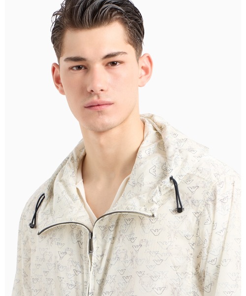 EMPORIO ARMANI(エンポリオアルマーニ)の「【エンポリオ アルマーニ】ブルゾン ナイロン オールオーバーイーグル&シーサイドテーマプリント(ブルゾン・メンズ・アイボリー・48/50/52/54)」の3枚目の写真