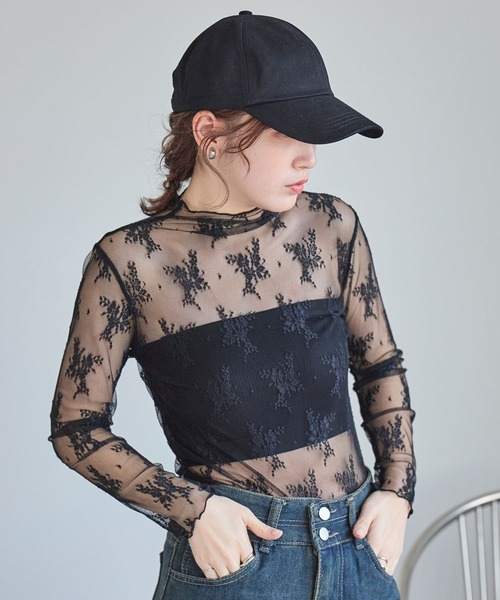 LinoU.(リノユー)の「花柄シアートップス(Tシャツ/カットソー・レディース・ブラック/アイボリー/ホワイト/ベージュ・S/M/L)」の4枚目の写真