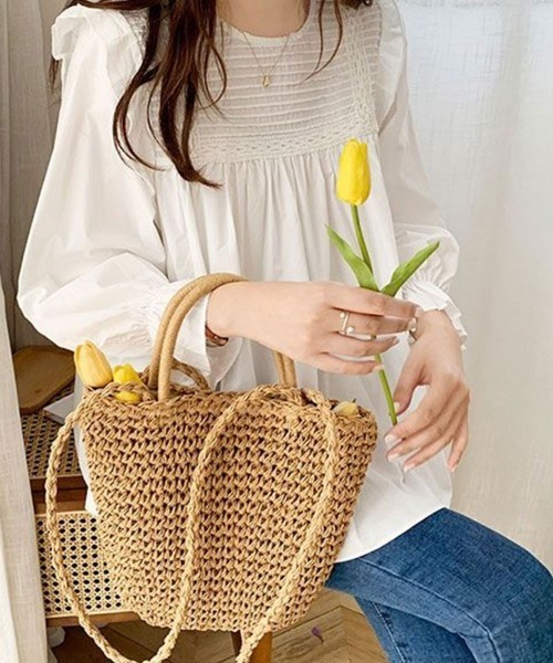 SallyLunn(サリーラン)の「肩フリルピンタックブラウス(シャツ/ブラウス・レディース・カーキ/ホワイト/ブラック・LARGE/MEDIUM)」の1枚目の写真