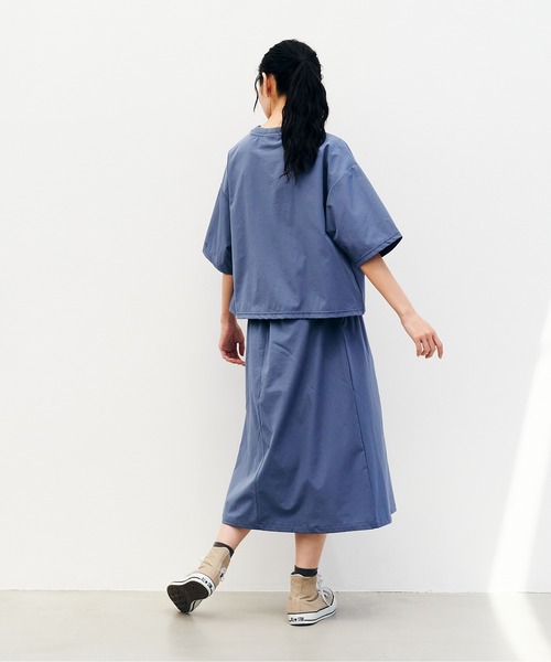 KELTY(ケルティ)の「ラッシュ コンフォート クロップド ティーシャツ(Tシャツ/カットソー・レディース・ブラック/ブルー/ベージュ/チャコールグレー・FREE)」の13枚目の写真