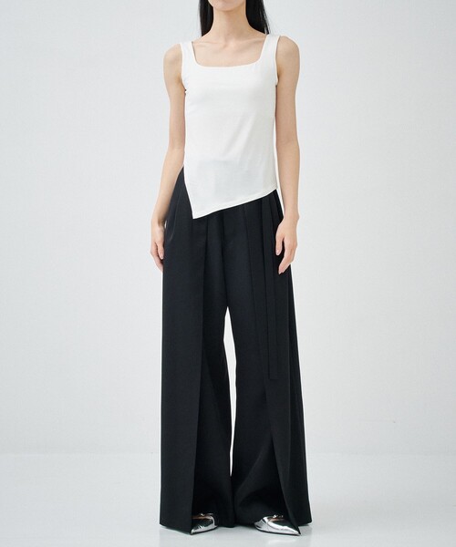 STUDIOUS(ステュディオス)の「【determ】Asymmetric Side Slide Top/アシンメトリーサイドスリットタンクトップ(タンクトップ・レディース・ブラック/ホワイト・2)」の11枚目の写真